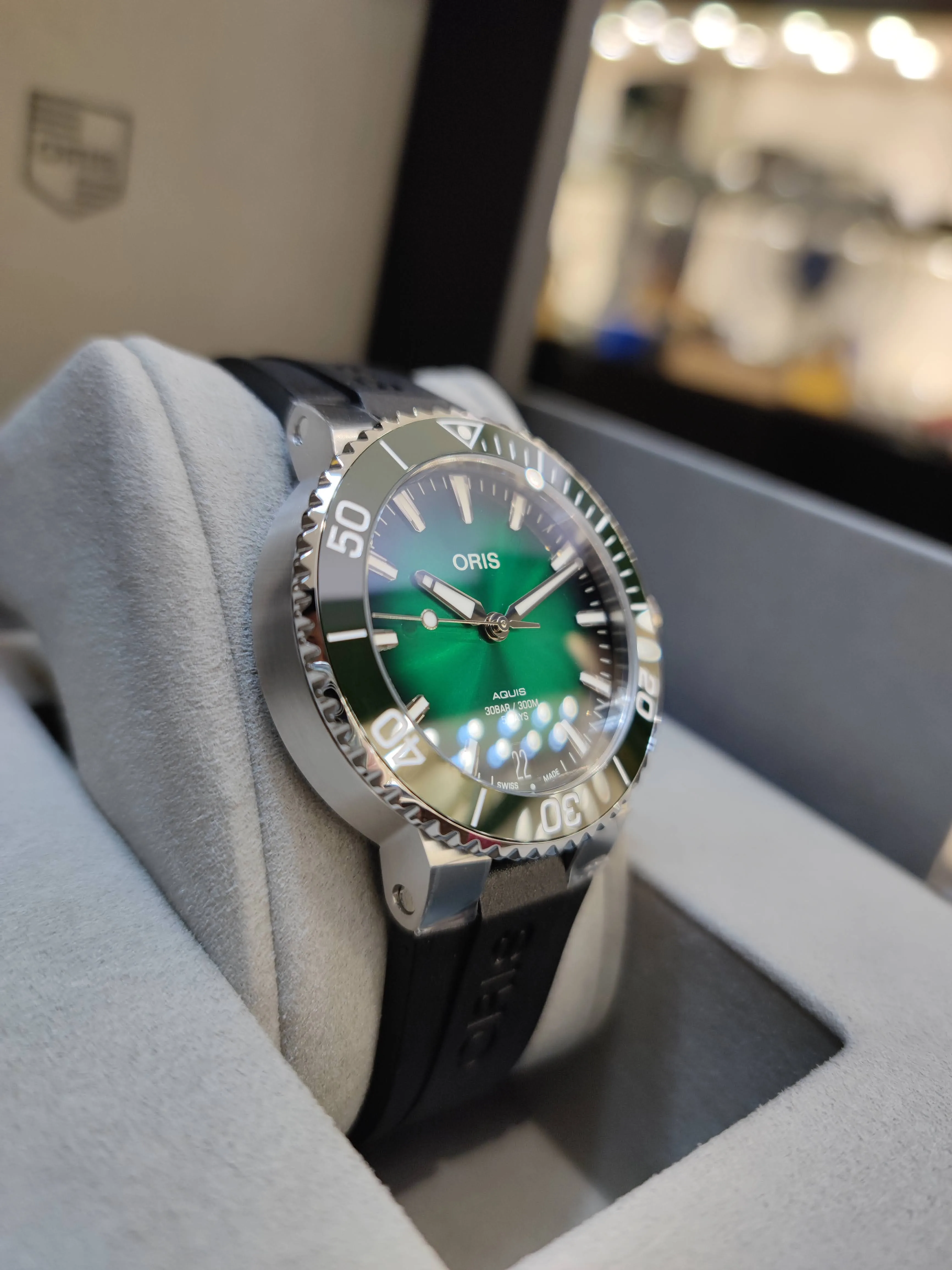 Aquis Date Calibre 400