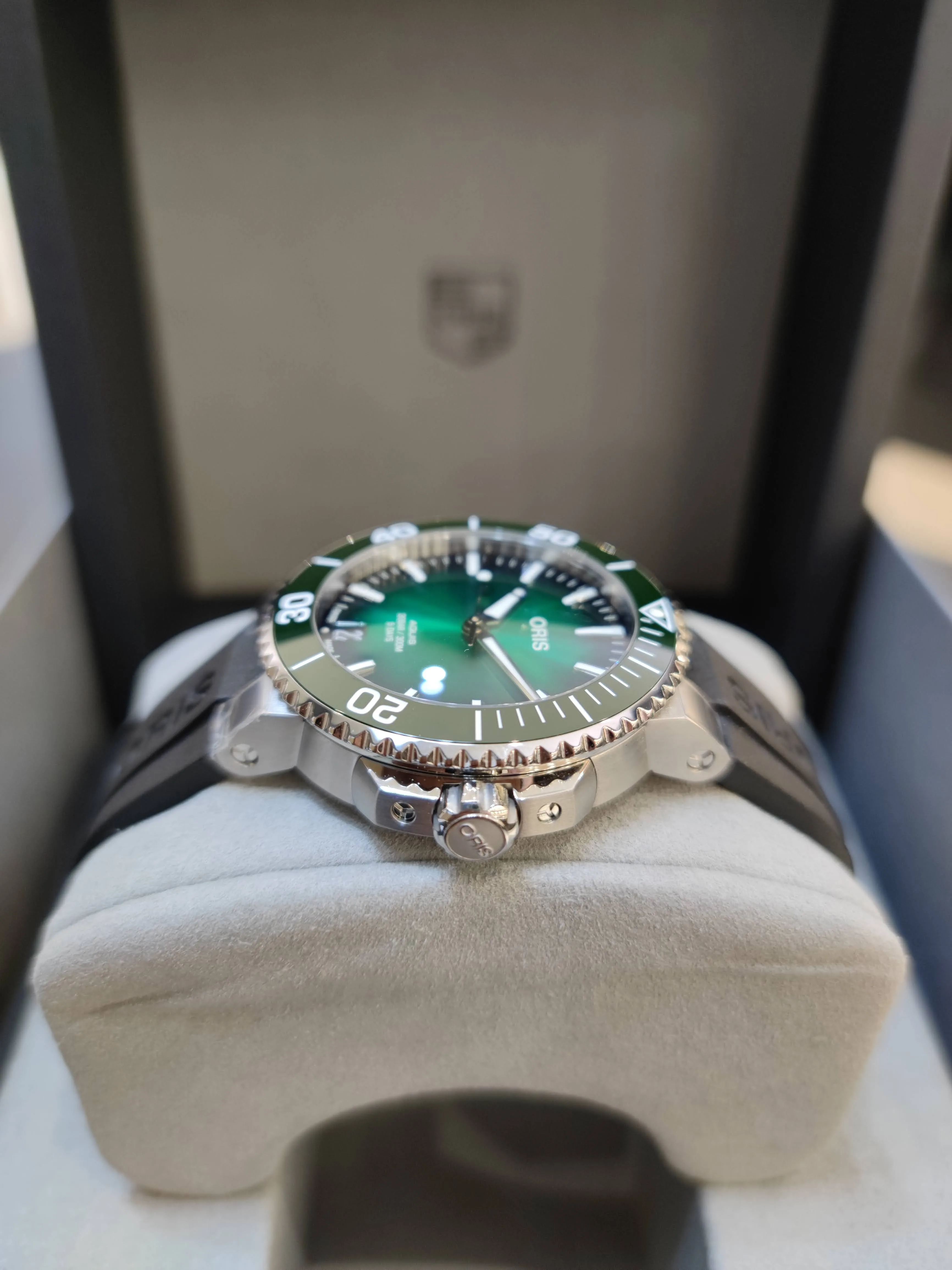 Aquis Date Calibre 400