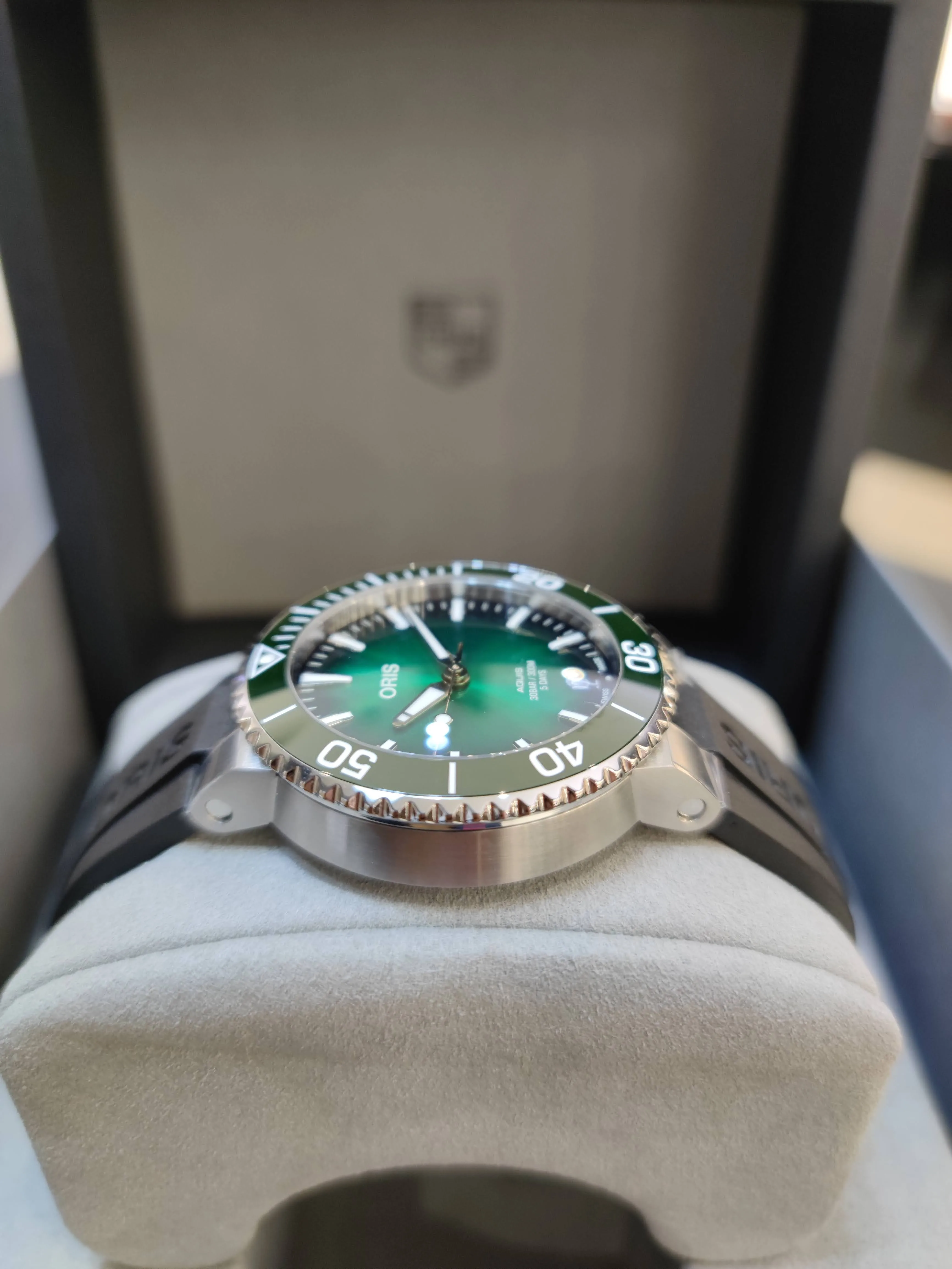 Aquis Date Calibre 400