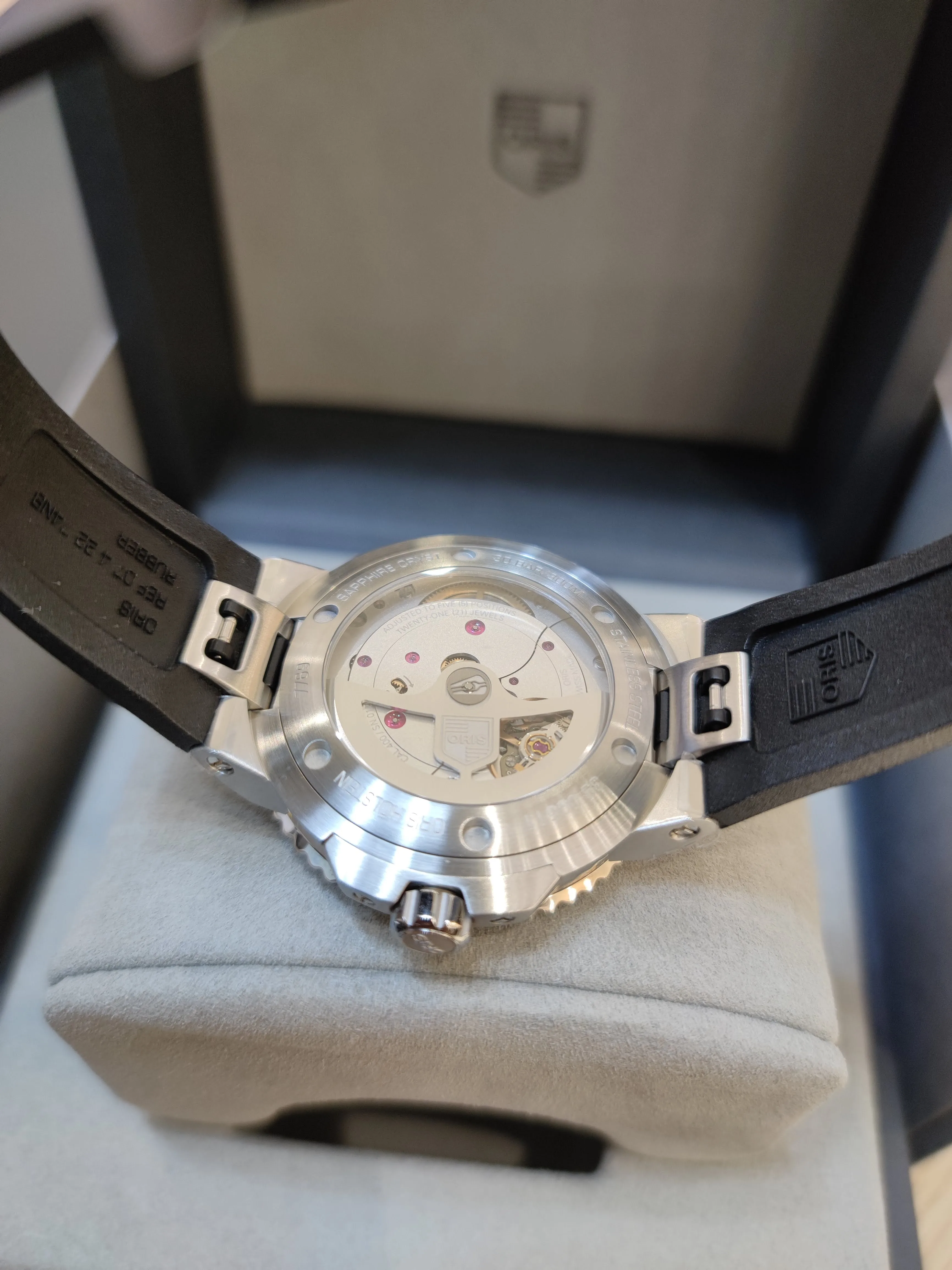 Aquis Date Calibre 400