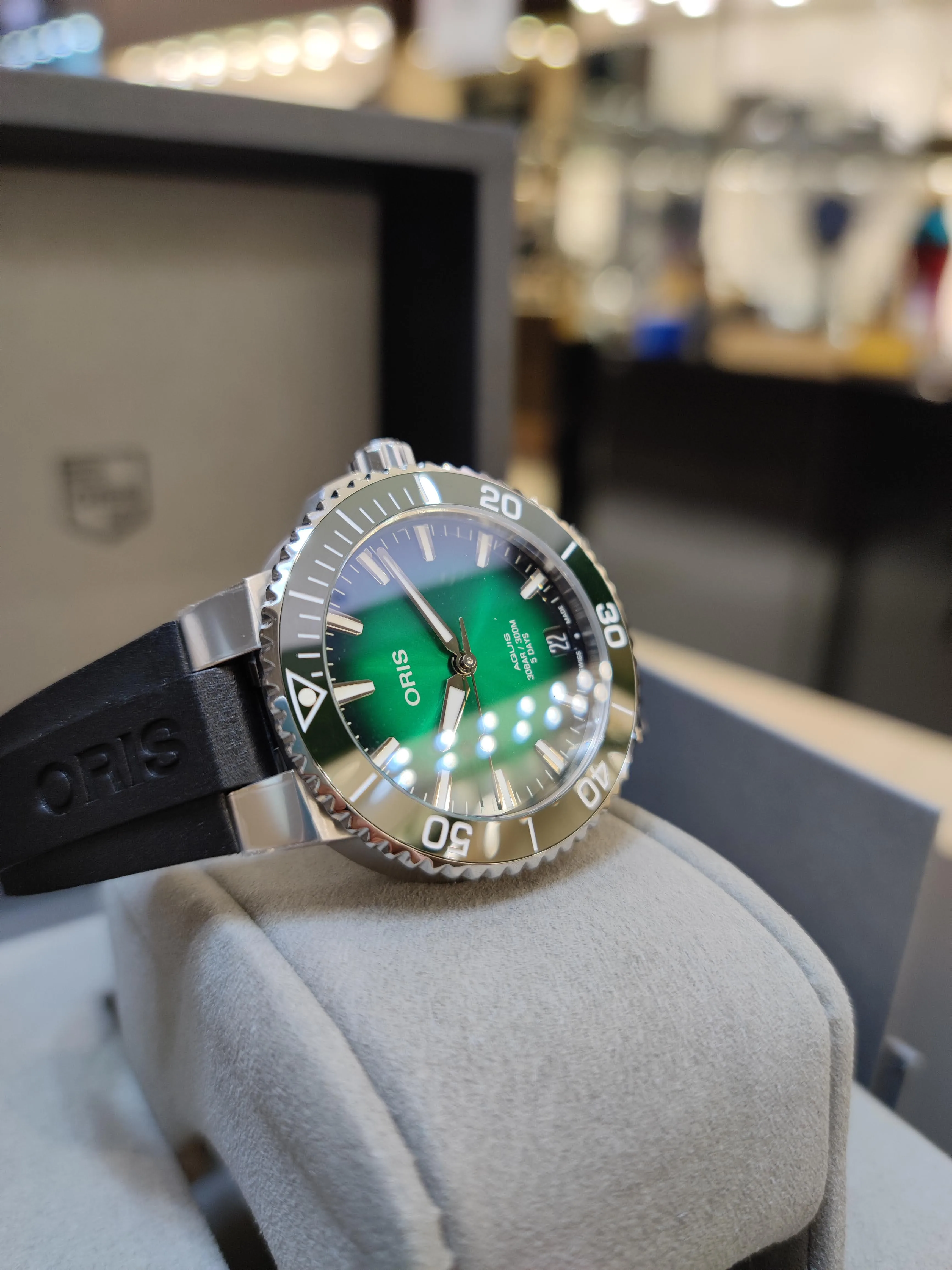 Aquis Date Calibre 400