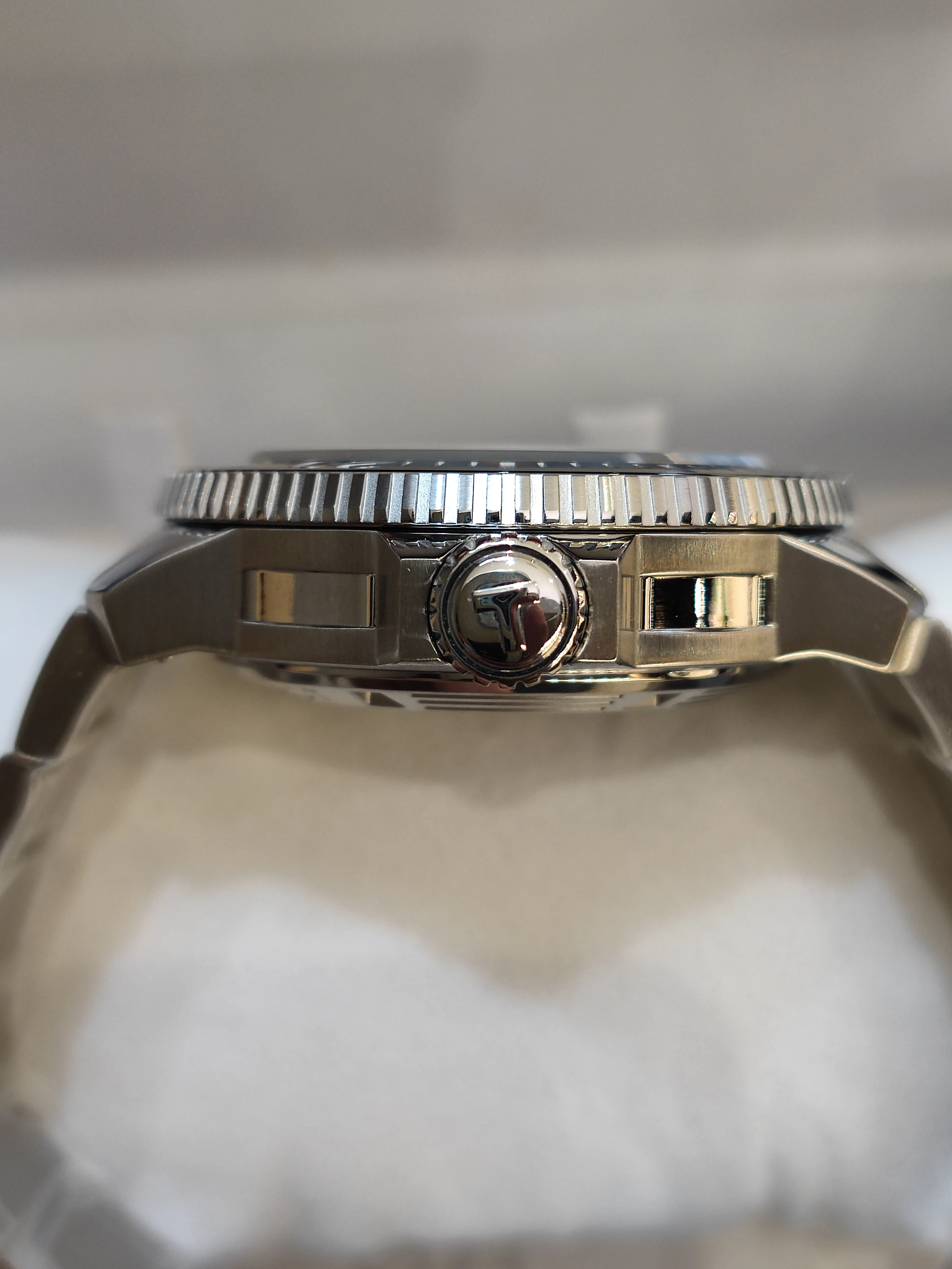 SEASTAR 2000 | 46MM | T1206071104101