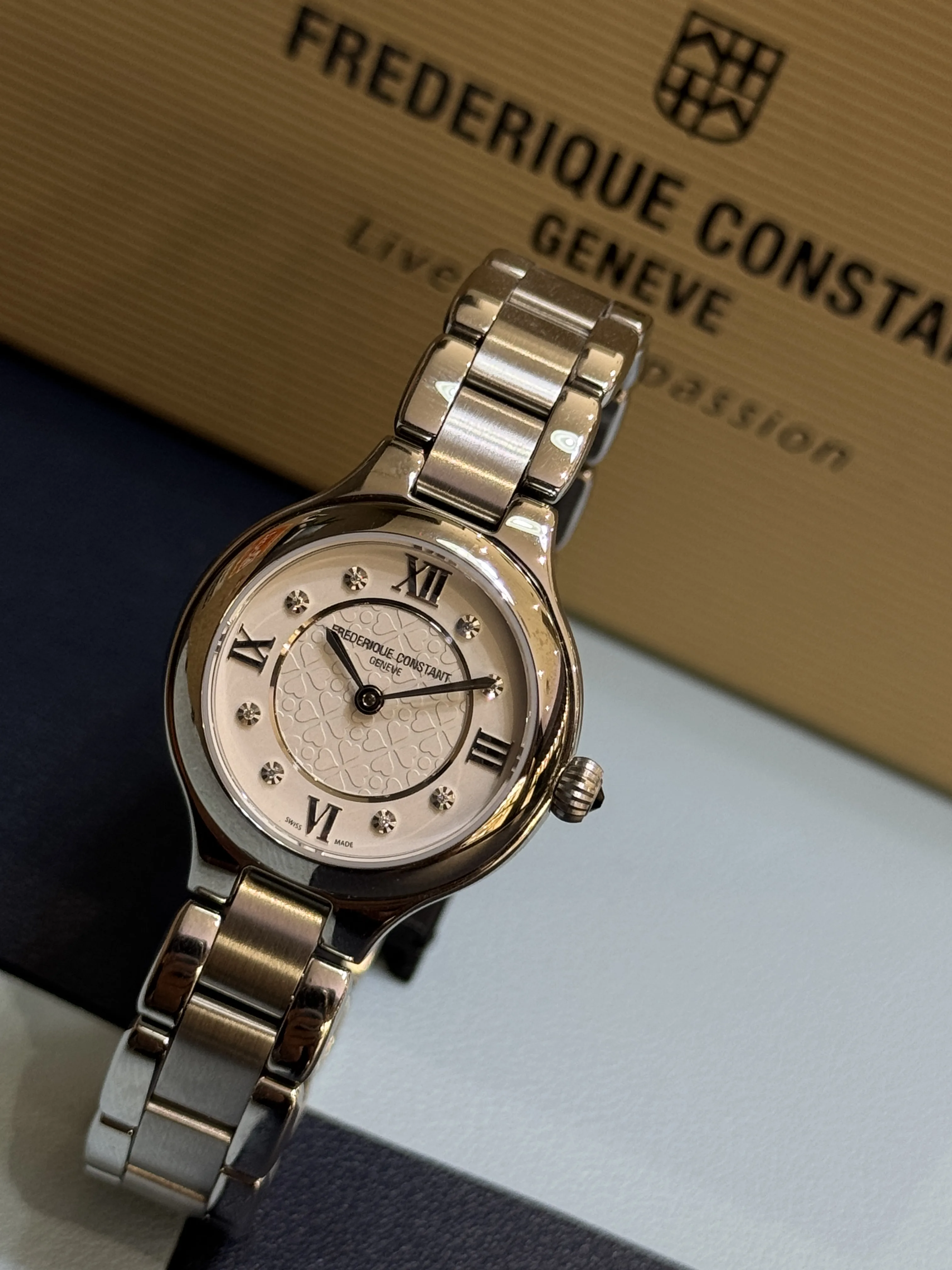 DELIGHT LADIES | FC-200WHD1ER36B