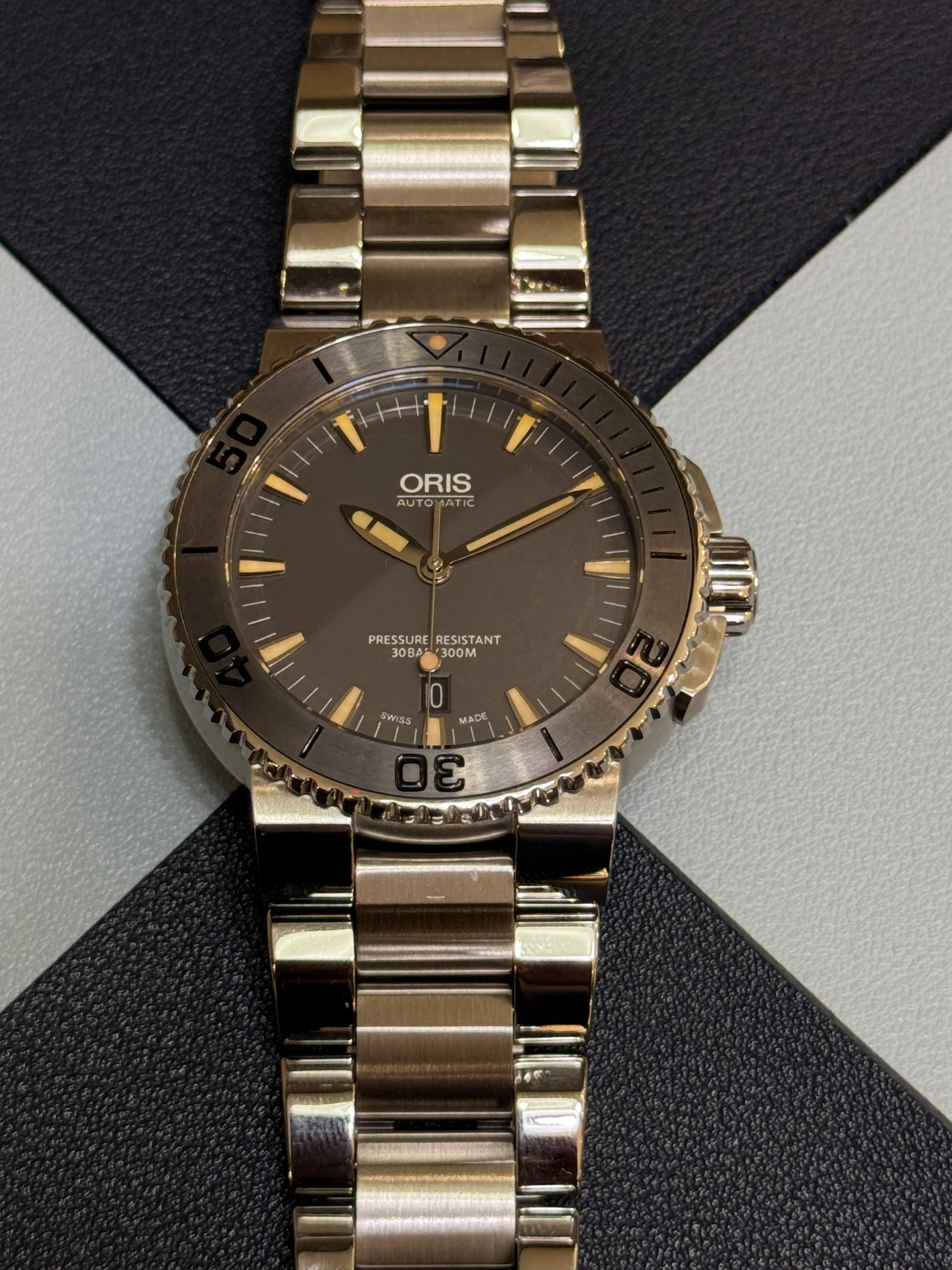 AQUIS | DATE | AUTOMATIC | 01 733 7653 4158 07 8 26 01PEB