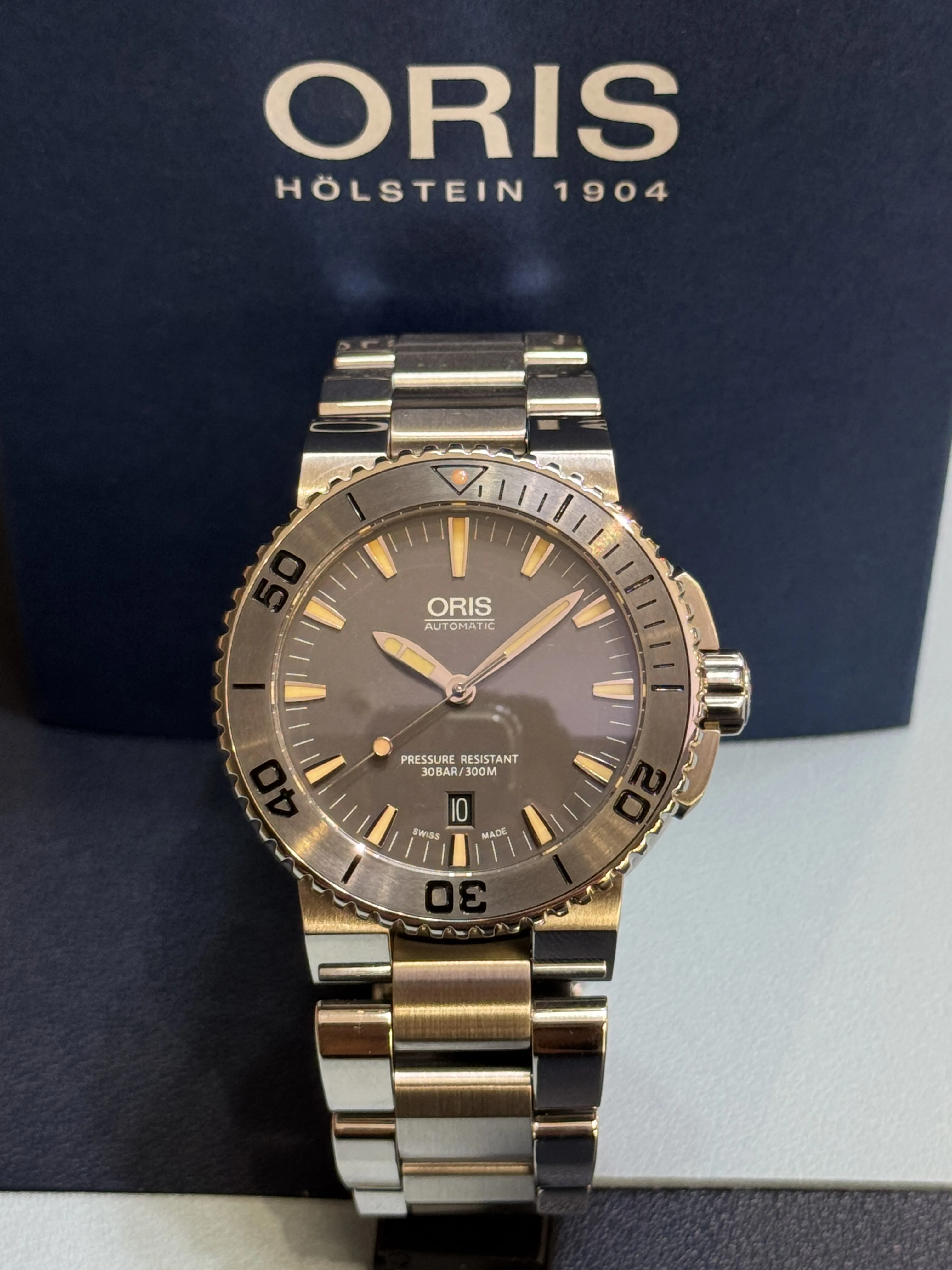 AQUIS | DATE | AUTOMATIC | 01 733 7653 4158 07 8 26 01PEB