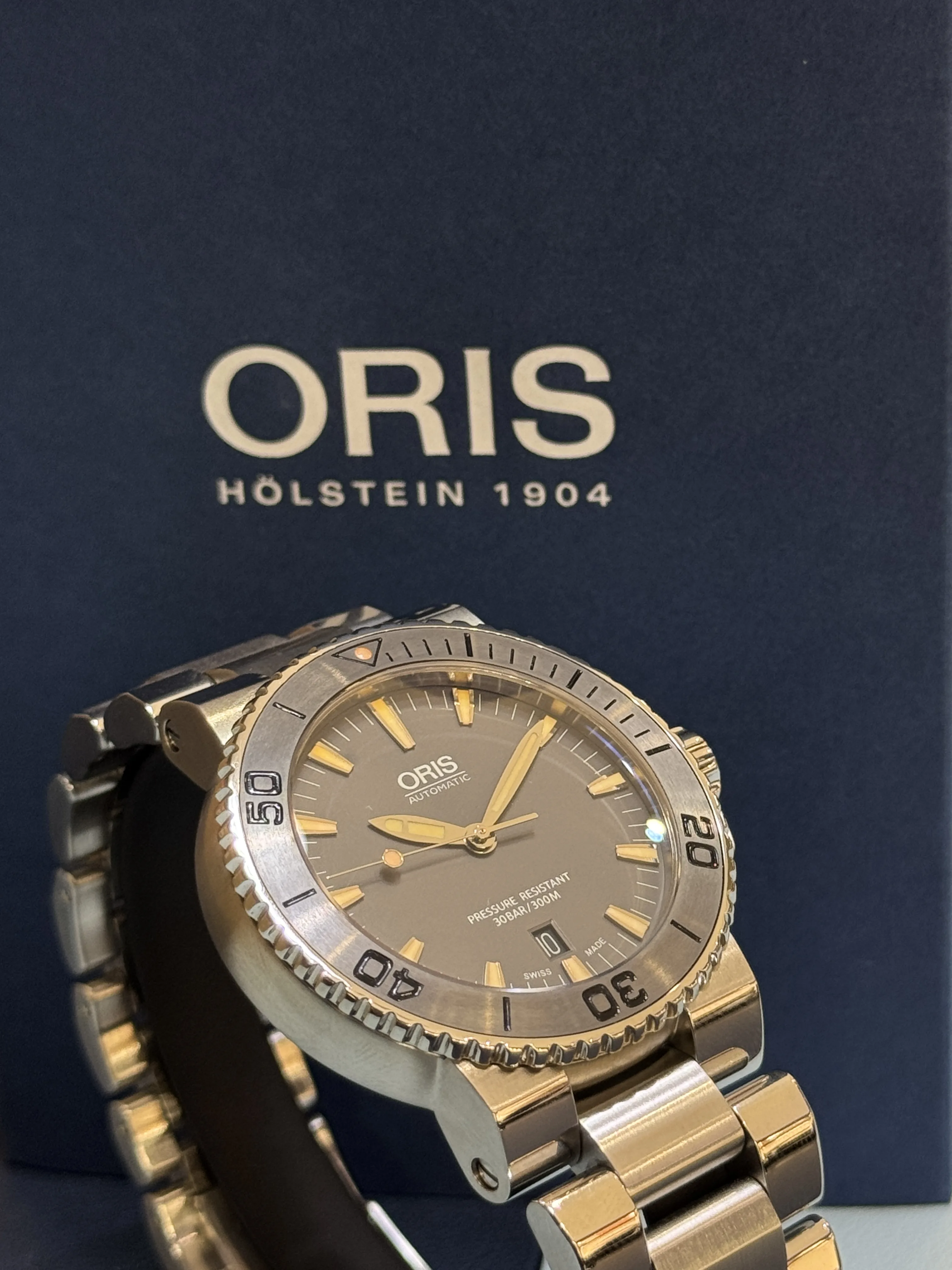 AQUIS | DATE | AUTOMATIC | 01 733 7653 4158 07 8 26 01PEB