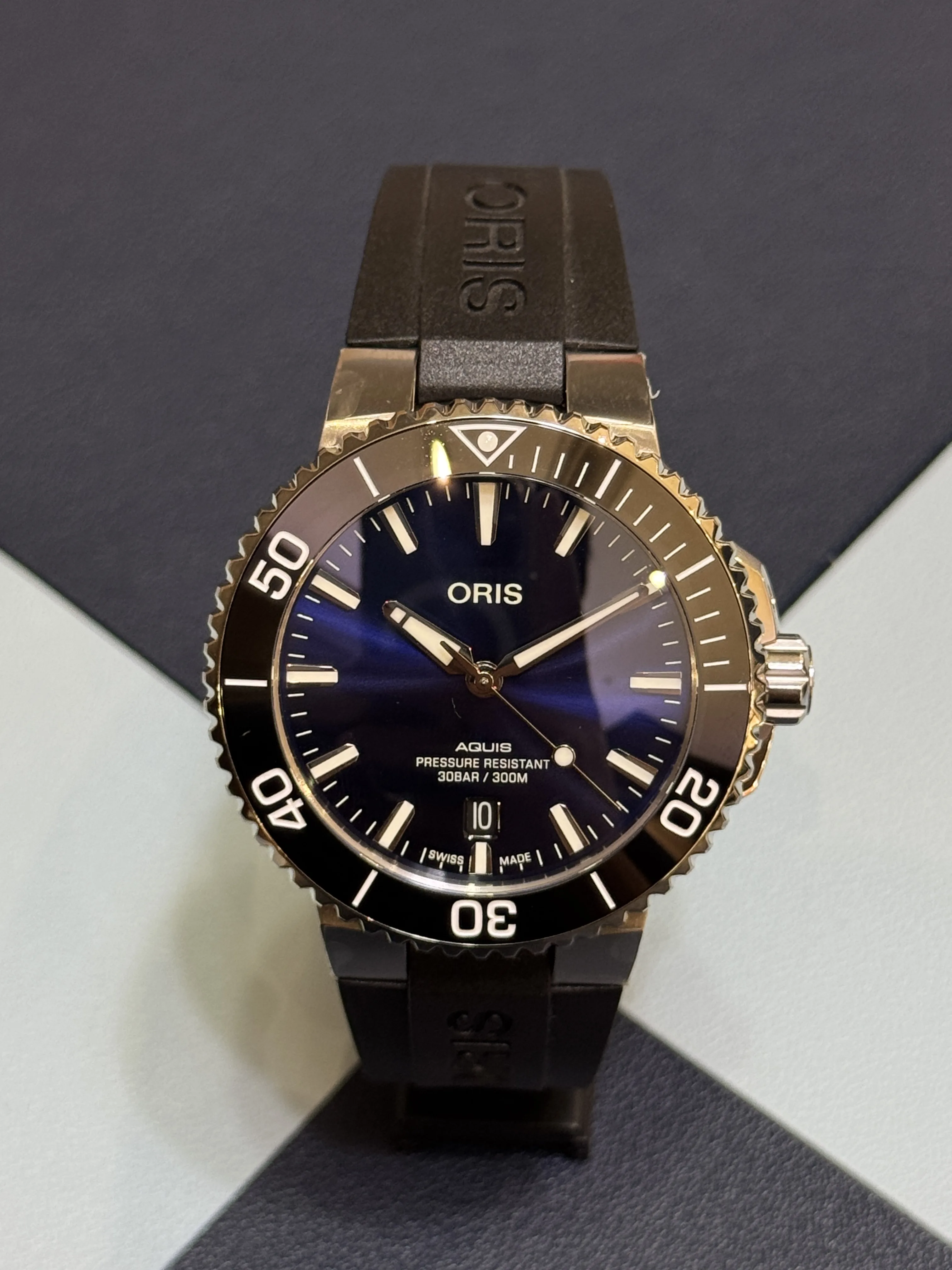 AQUIS | DATE | AUTOMATIC | 01 733 7766 4135 07 4 22 64FC