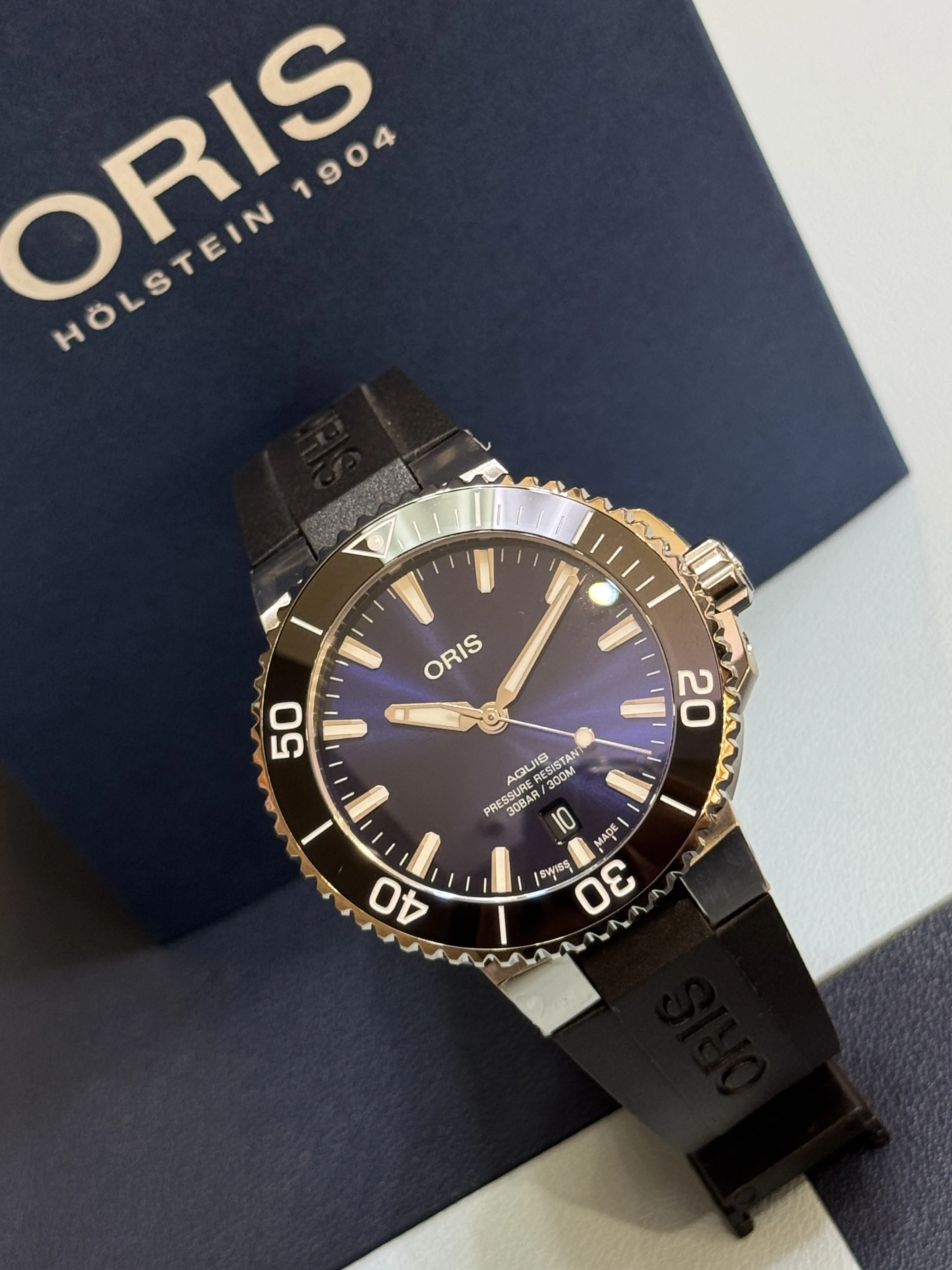 AQUIS | DATE | AUTOMATIC | 01 733 7766 4135 07 4 22 64FC