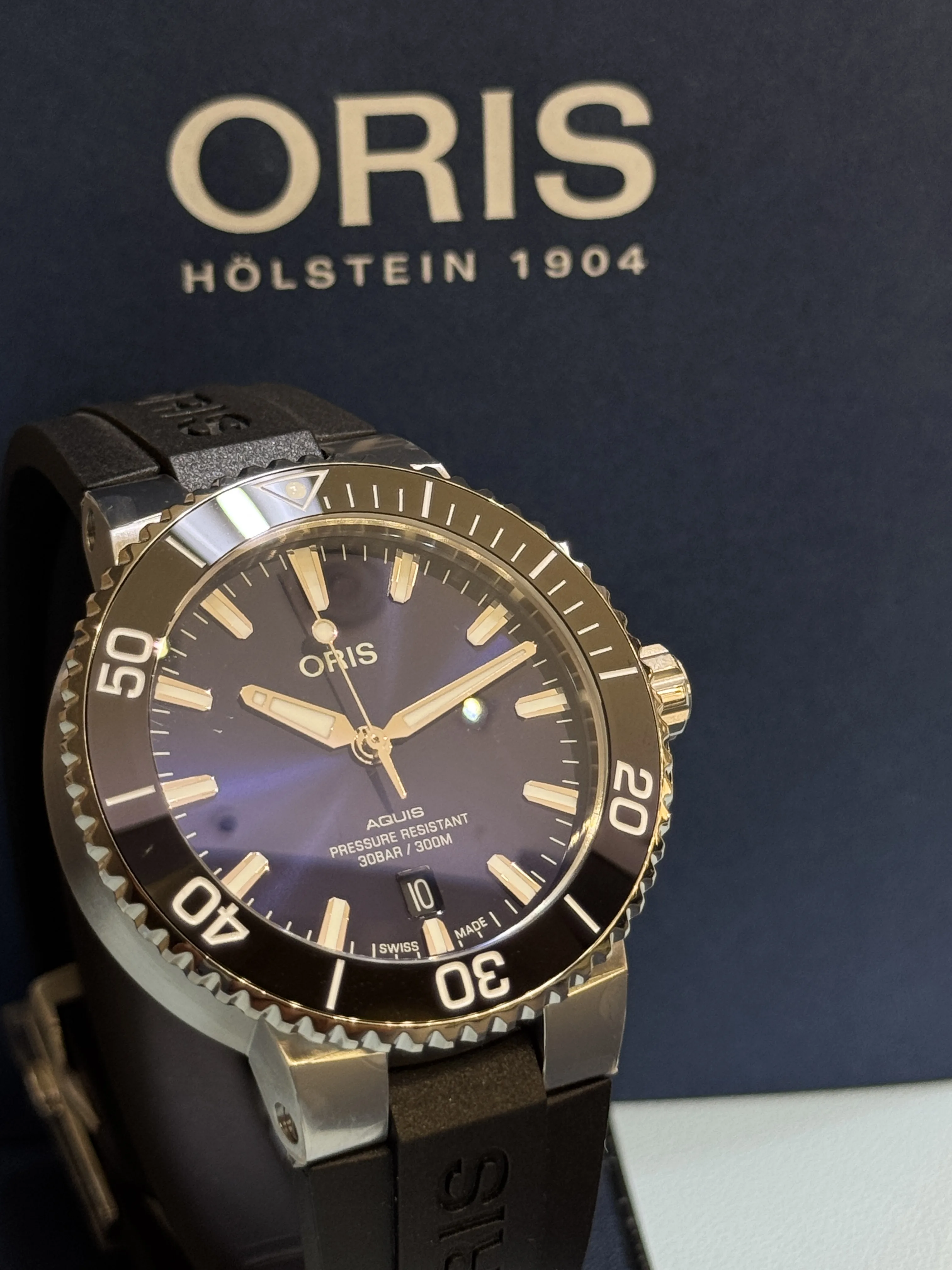 AQUIS | DATE | AUTOMATIC | 01 733 7766 4135 07 4 22 64FC