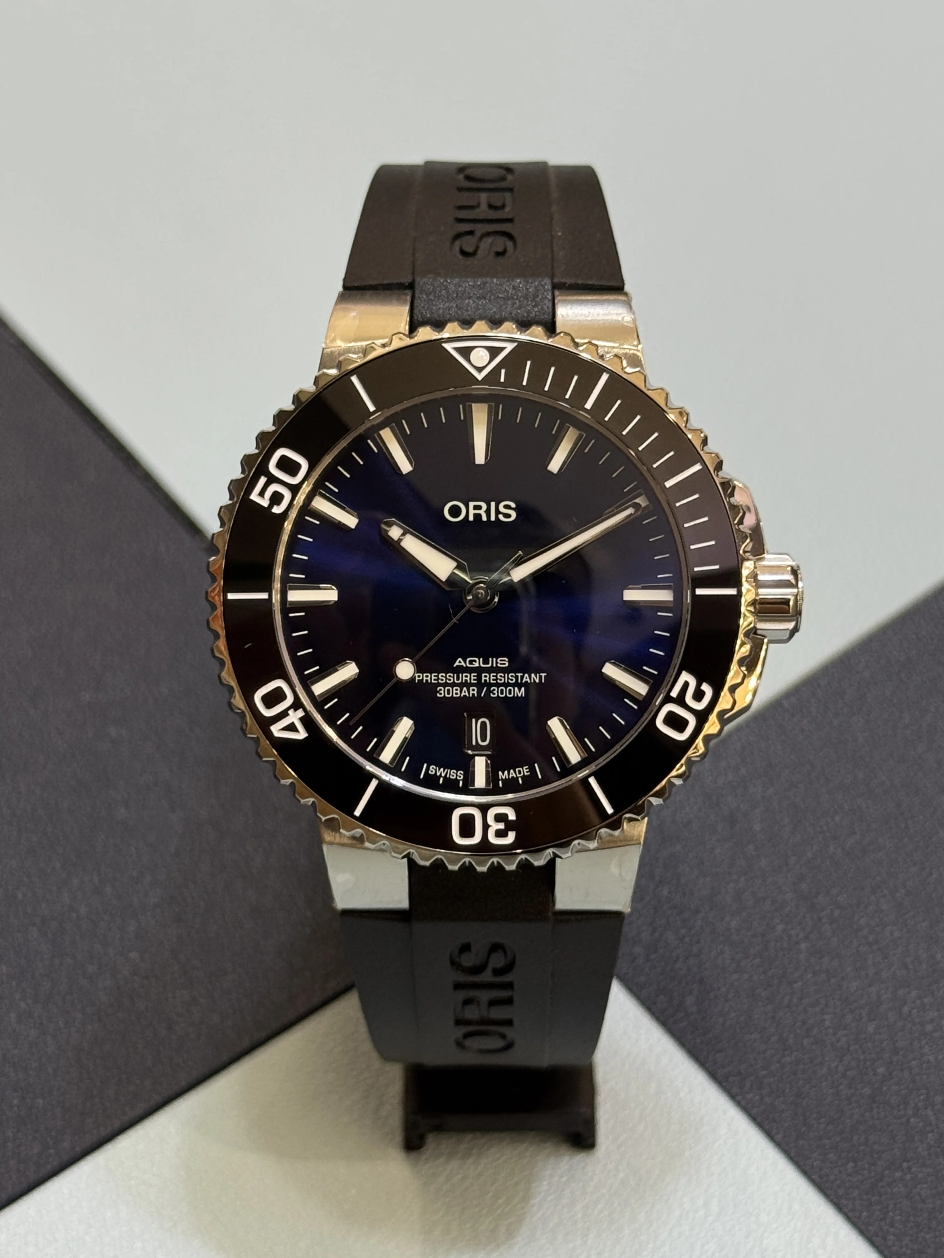 AQUIS | DATE | AUTOMATIC | 01 733 7766 4135 07 4 22 64FC