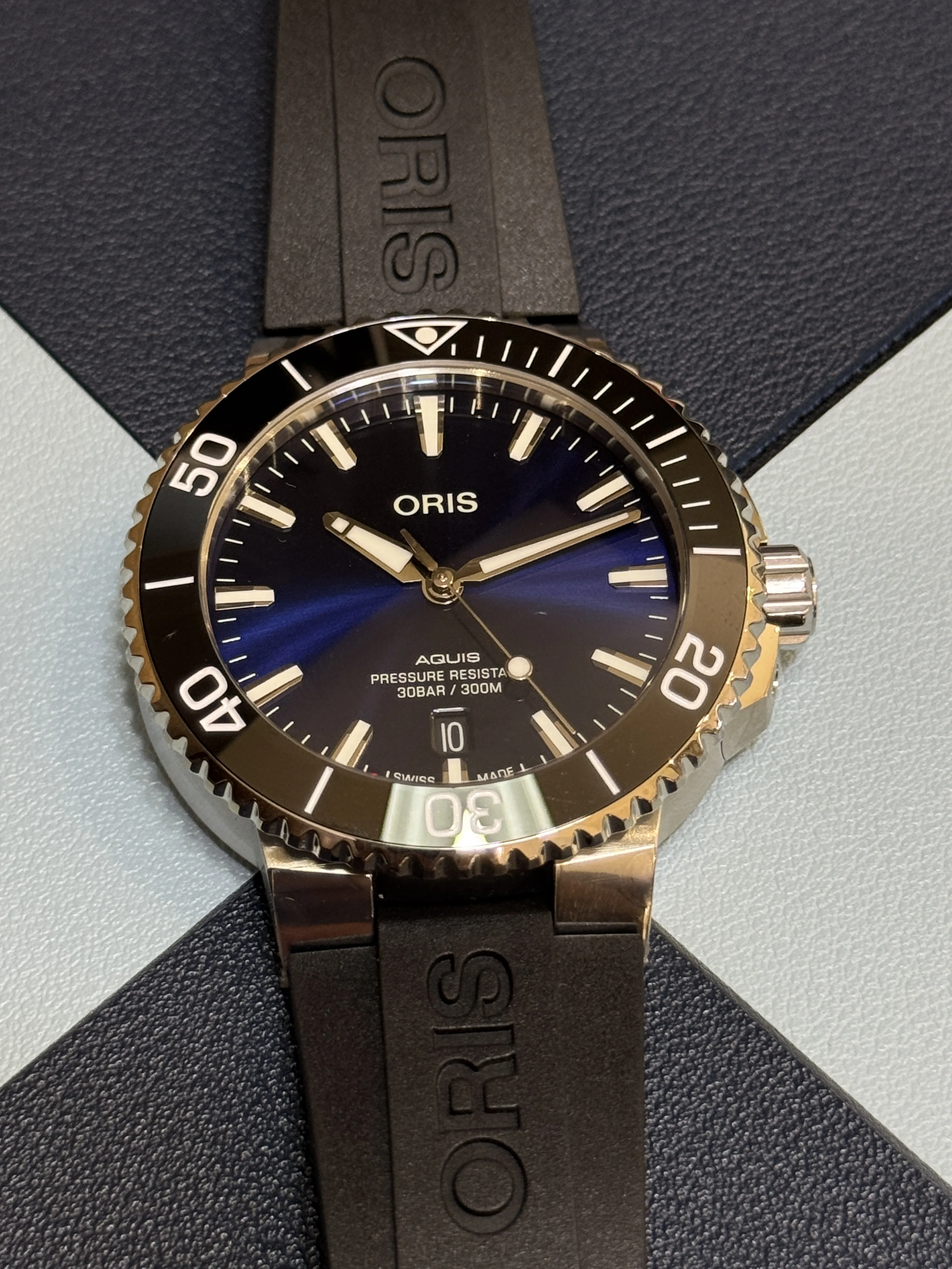 AQUIS | DATE | AUTOMATIC | 01 733 7766 4135 07 4 22 64FC