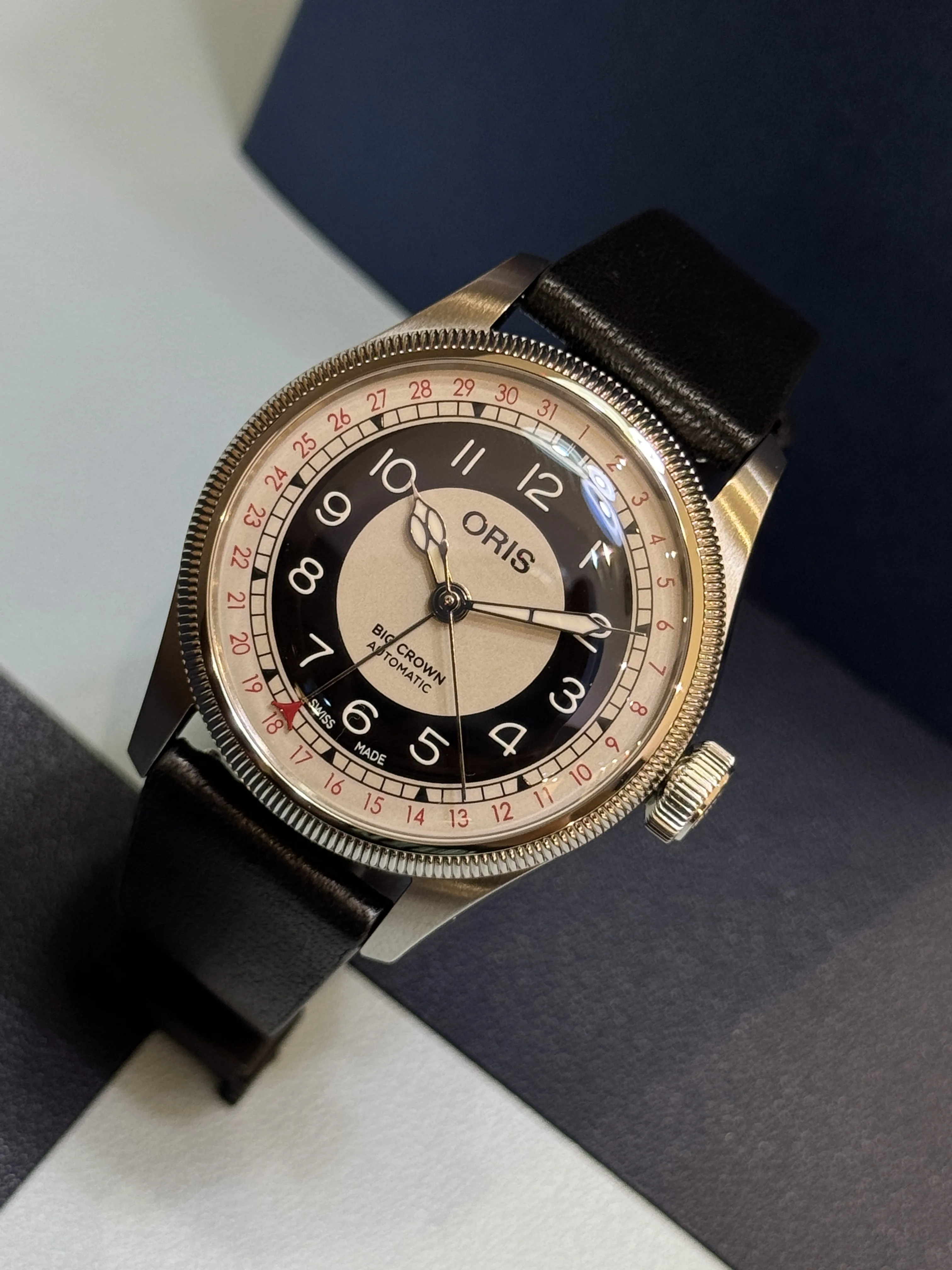 BIG CROWN | POINTER DATE | BULLSEYE | 01 754 7779 4061-07 5 19 25