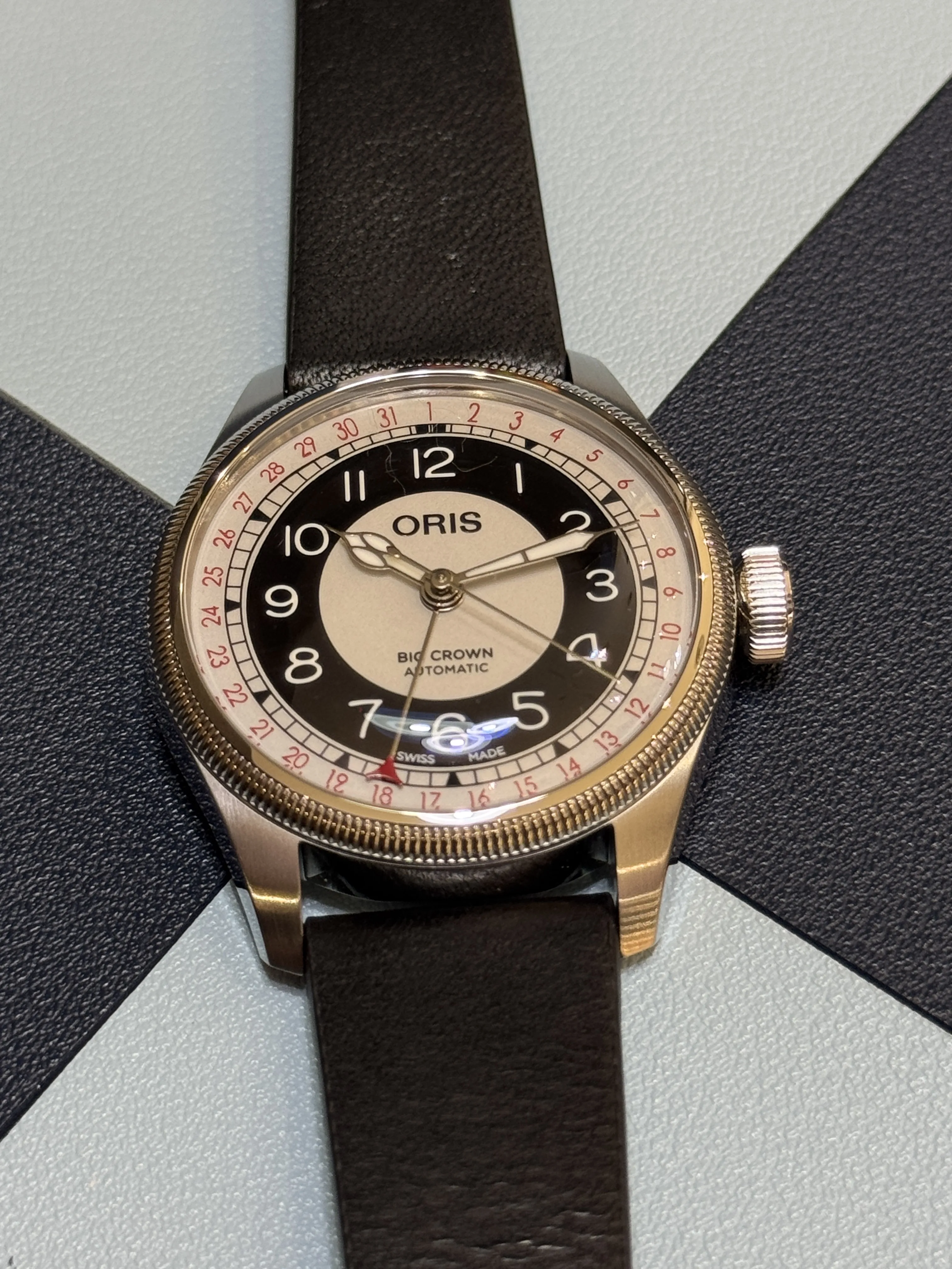 BIG CROWN | POINTER DATE | BULLSEYE | 01 754 7779 4061-07 5 19 25
