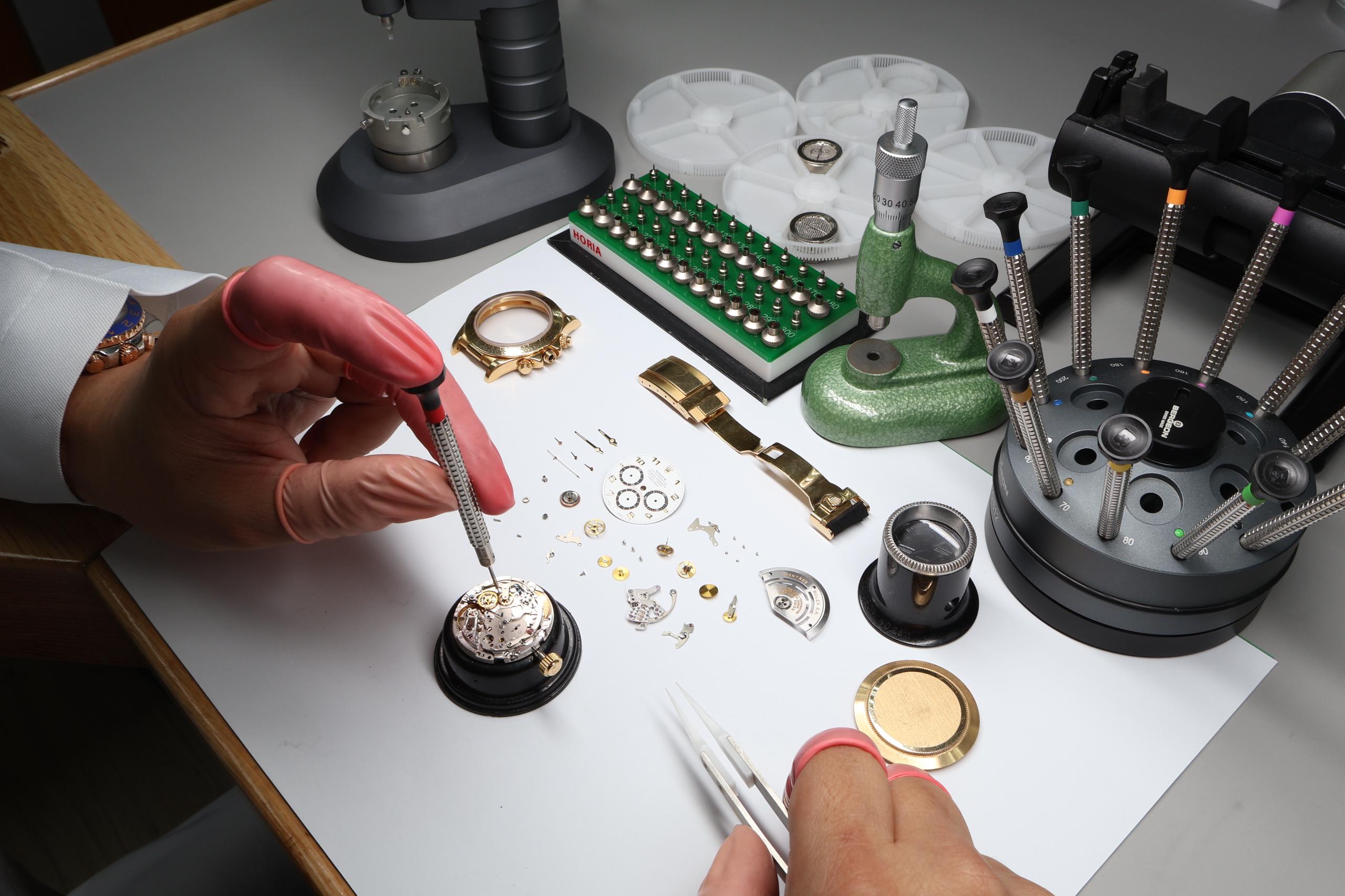 Hang Thai Watch workshop