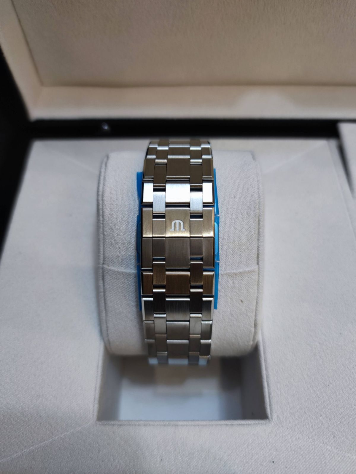 Aikon Venturer GMT