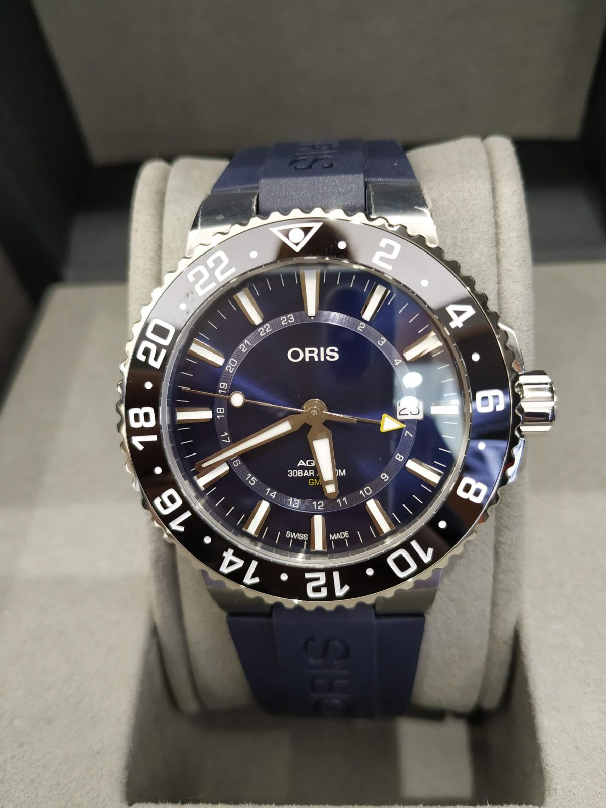 Aquis GMT Date