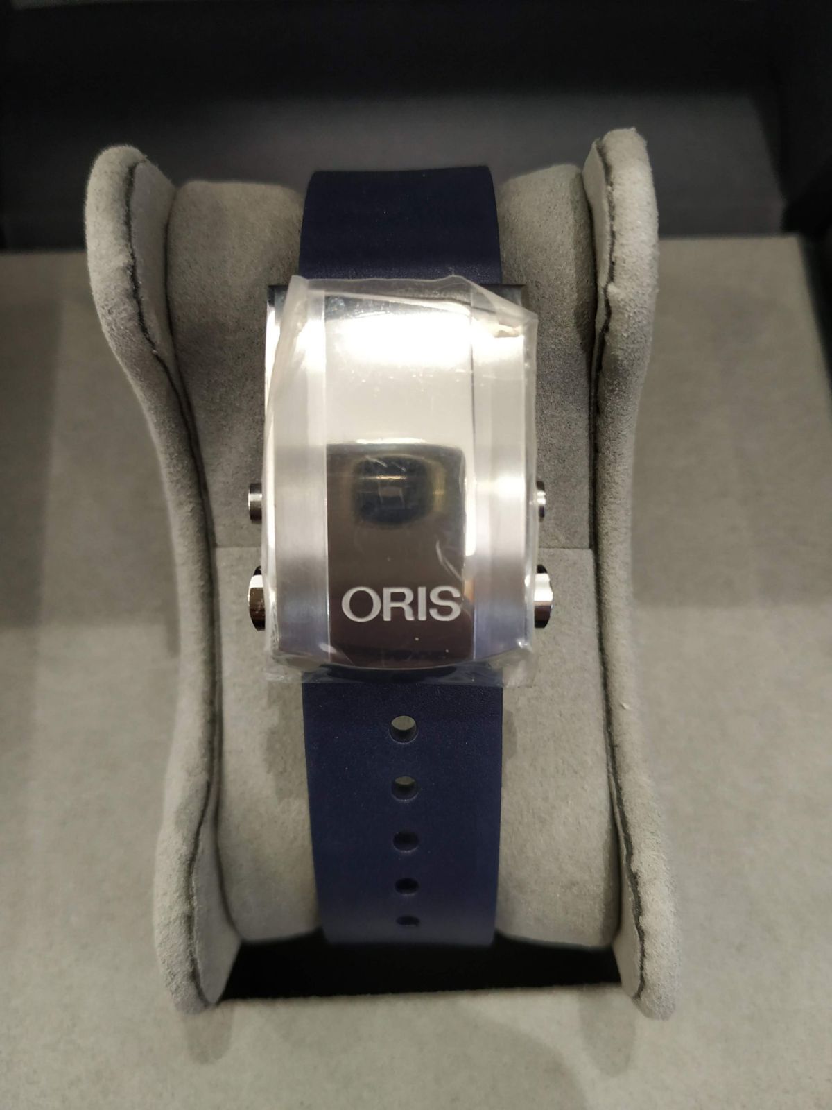 Aquis GMT Date
