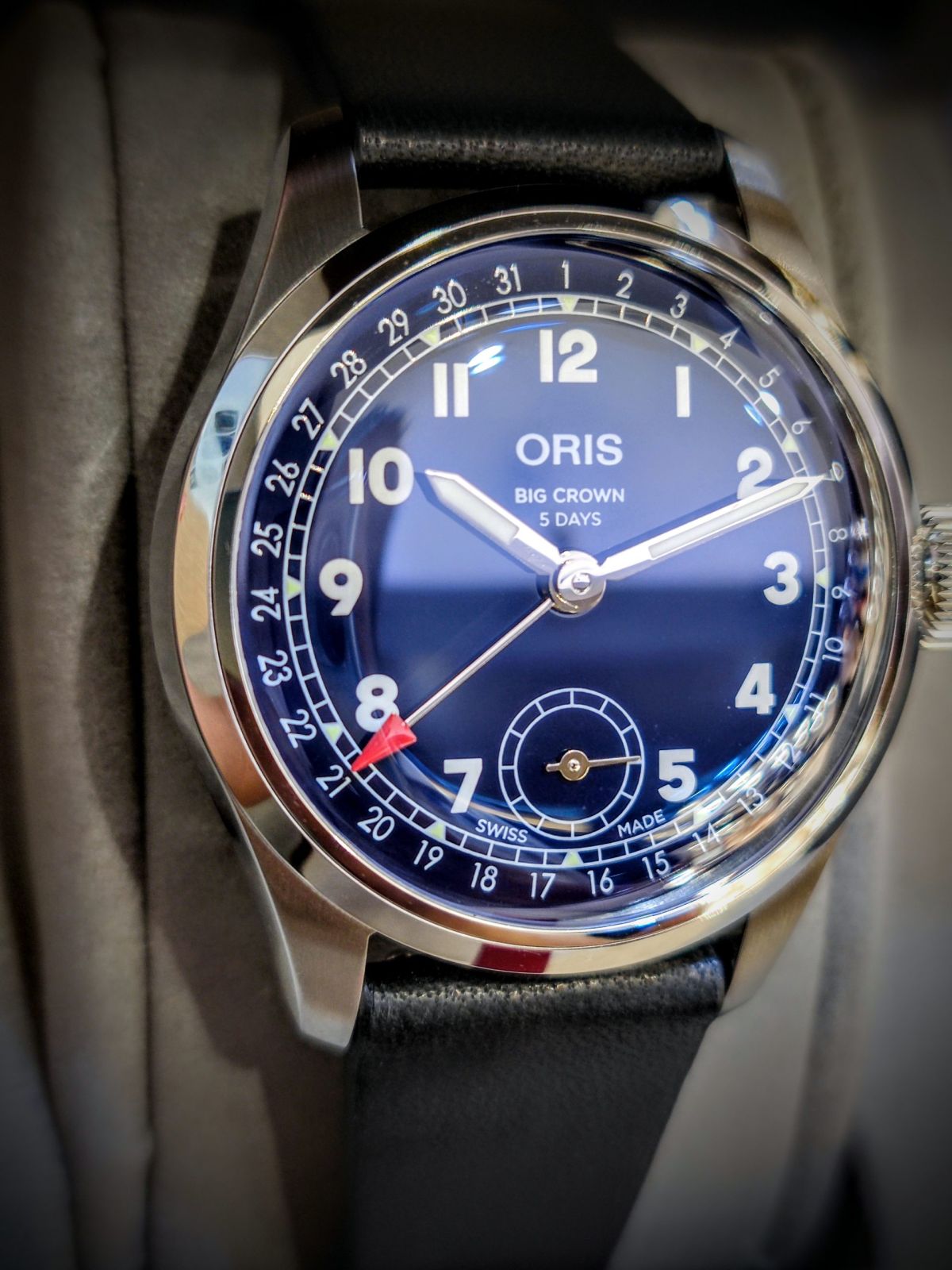 BIG Crown Pointer DATE