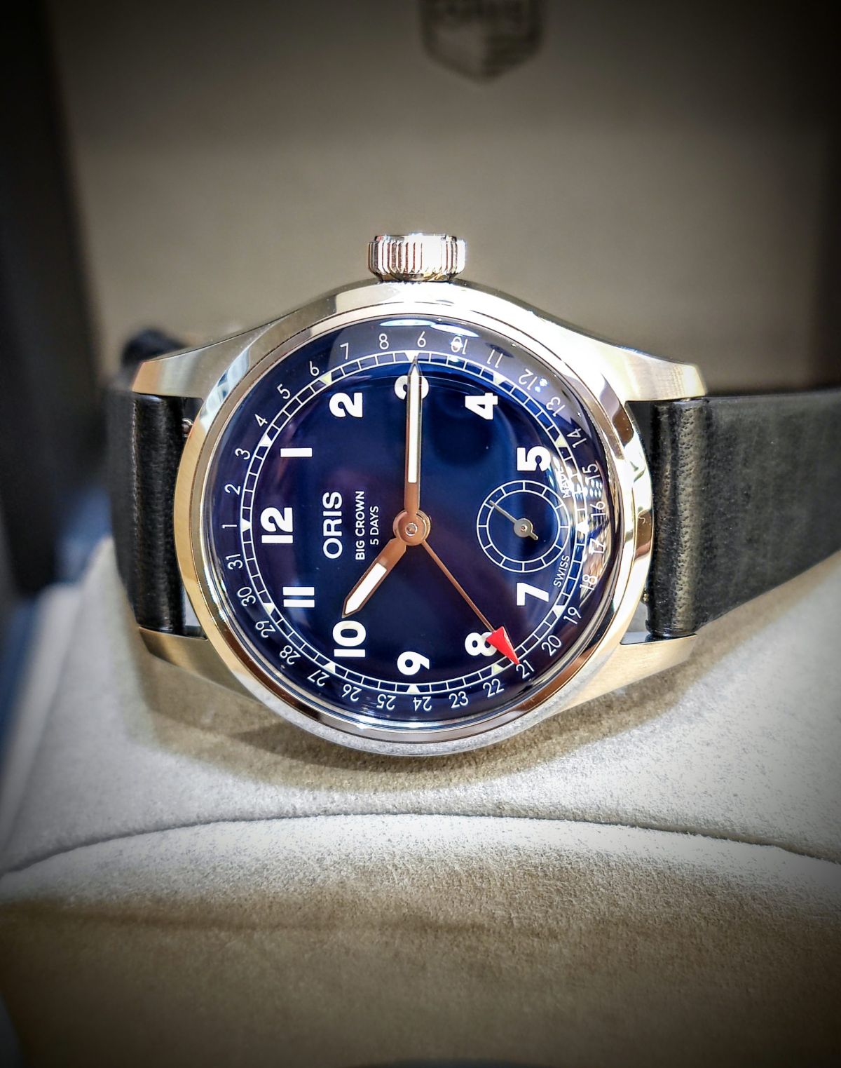 BIG Crown Pointer DATE