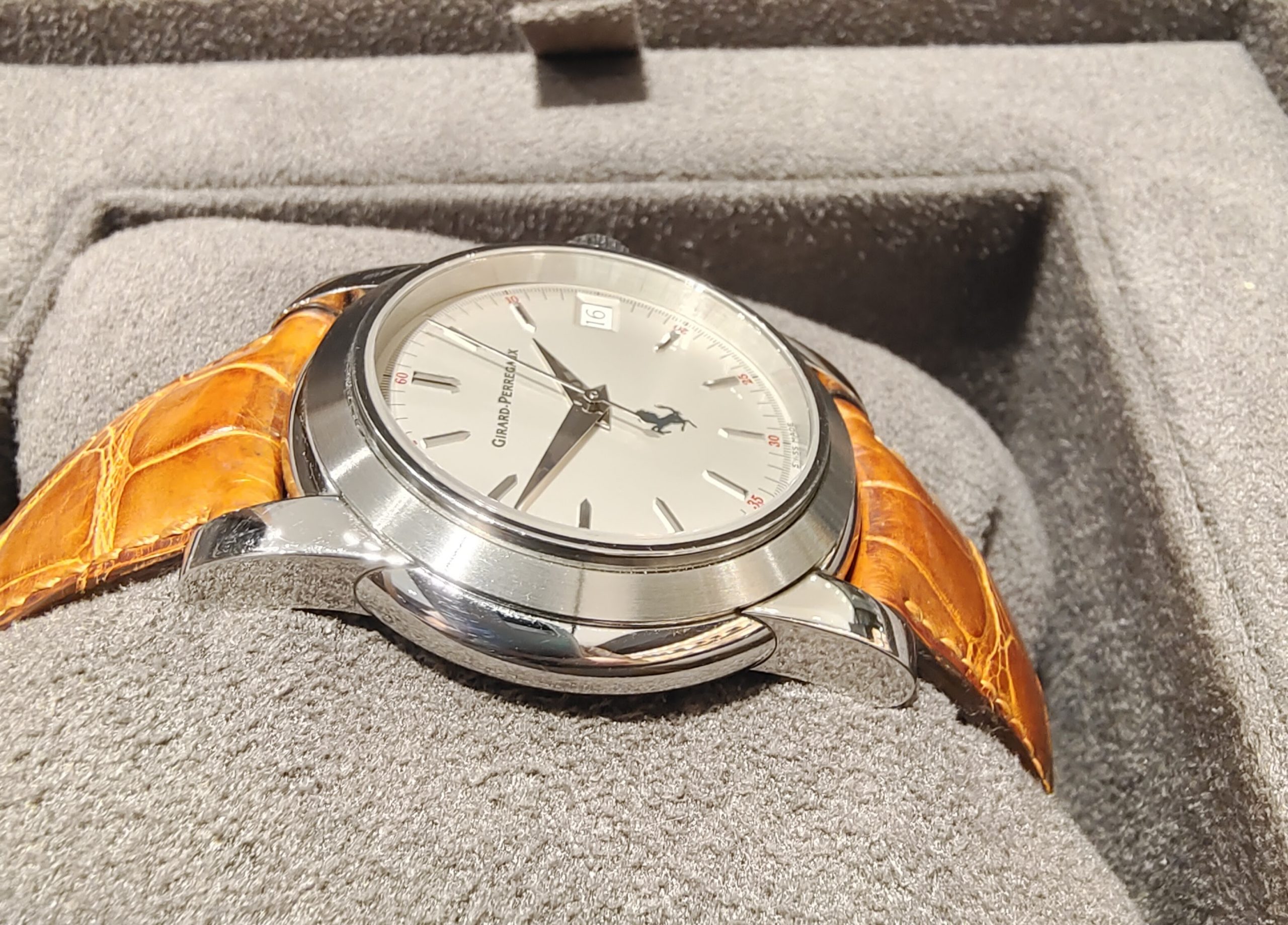 Girard perregaux ferrari on sale 8025