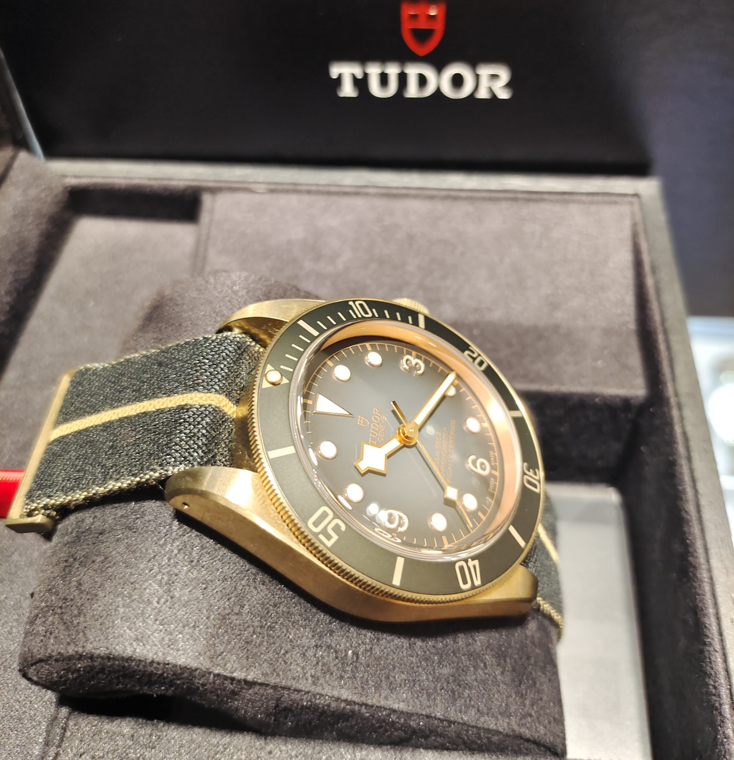 B2225 TUDOR BLACK BAY BRONZE 43MM M79250BA 0002 USED Hang